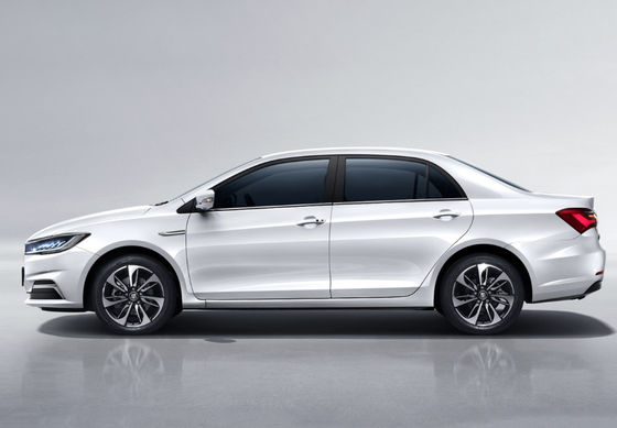 4 दरवाजे 5 सीट BYD EV कारें बायड किन EV 400-450KM आरामदायक सवारी