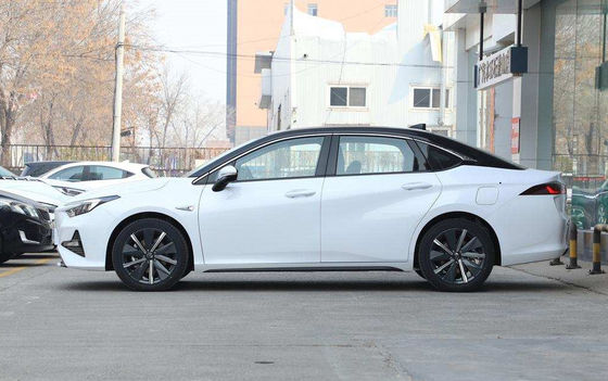 Guangqi Yilue EA6 सेडान इलेक्ट्रिक कार 510KM 4 दरवाजे 5 सीट्स 0.78H क्विक चार्ज