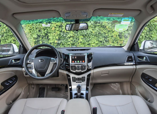 305KM 400KM BYD EV कारें BYD E5 EV उच्च प्रदर्शन 4 दरवाजे 5 सीटें
