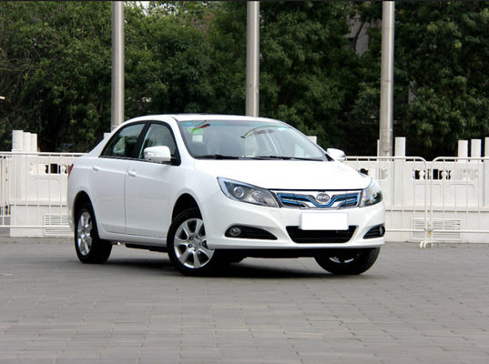 305KM 400KM BYD E5 EV उच्च प्रदर्शन शुद्ध इलेक्ट्रिक 4 दरवाजे 5 सीटें
