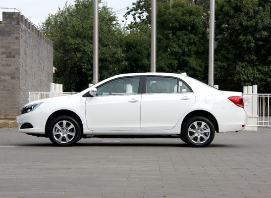 305KM 400KM BYD E5 EV उच्च प्रदर्शन शुद्ध इलेक्ट्रिक 4 दरवाजे 5 सीटें