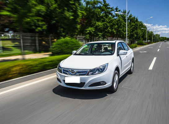 305KM 400KM BYD E5 EV उच्च प्रदर्शन शुद्ध इलेक्ट्रिक 4 दरवाजे 5 सीटें