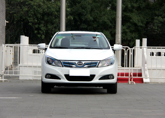 305KM 400KM BYD E5 EV उच्च प्रदर्शन शुद्ध इलेक्ट्रिक 4 दरवाजे 5 सीटें