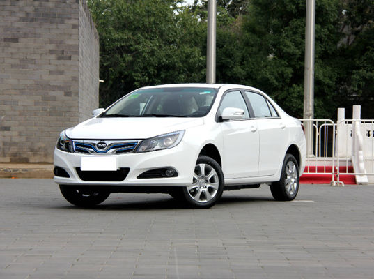 305KM 400KM BYD E5 EV उच्च प्रदर्शन शुद्ध इलेक्ट्रिक 4 दरवाजे 5 सीटें